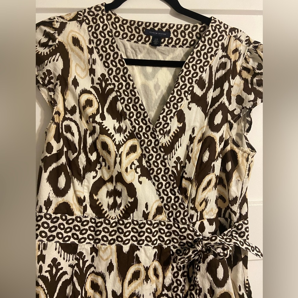 Pattern Wrap Dress - Picture 2 of 5